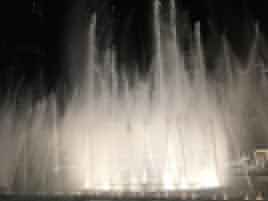 Images of the Dubai Fountain Show on the Burj Khalifa Lake