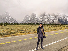 The image of the road and mountains 