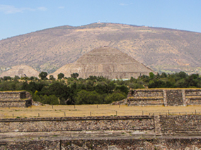 An image of Teotihuacán pyramides from our album