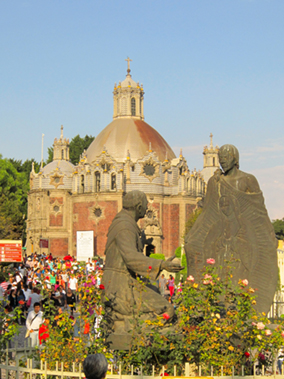 An image of Teotihuacán pyramides from our album