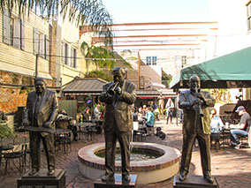 An image from New Orleans French quarter from our Album