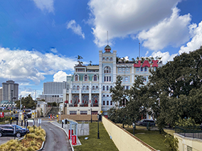 An image from New Orleans French quarter from our Album