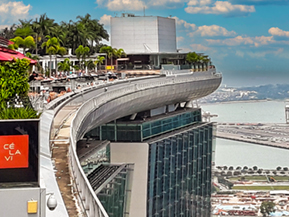 The 151 meter long infinity pool.